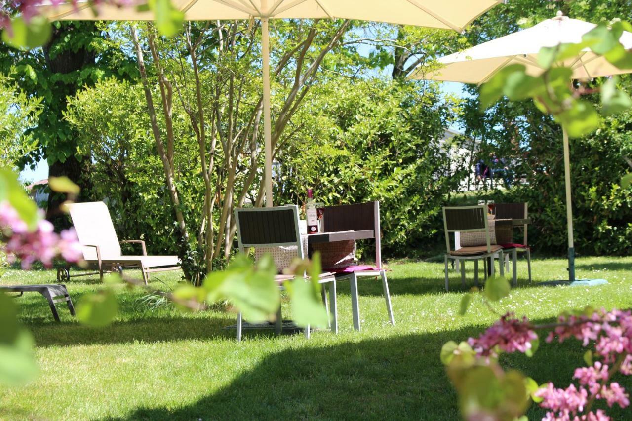 Ancien Haras De La Tour Bed & Breakfast Lamothe-Landerron Exterior photo